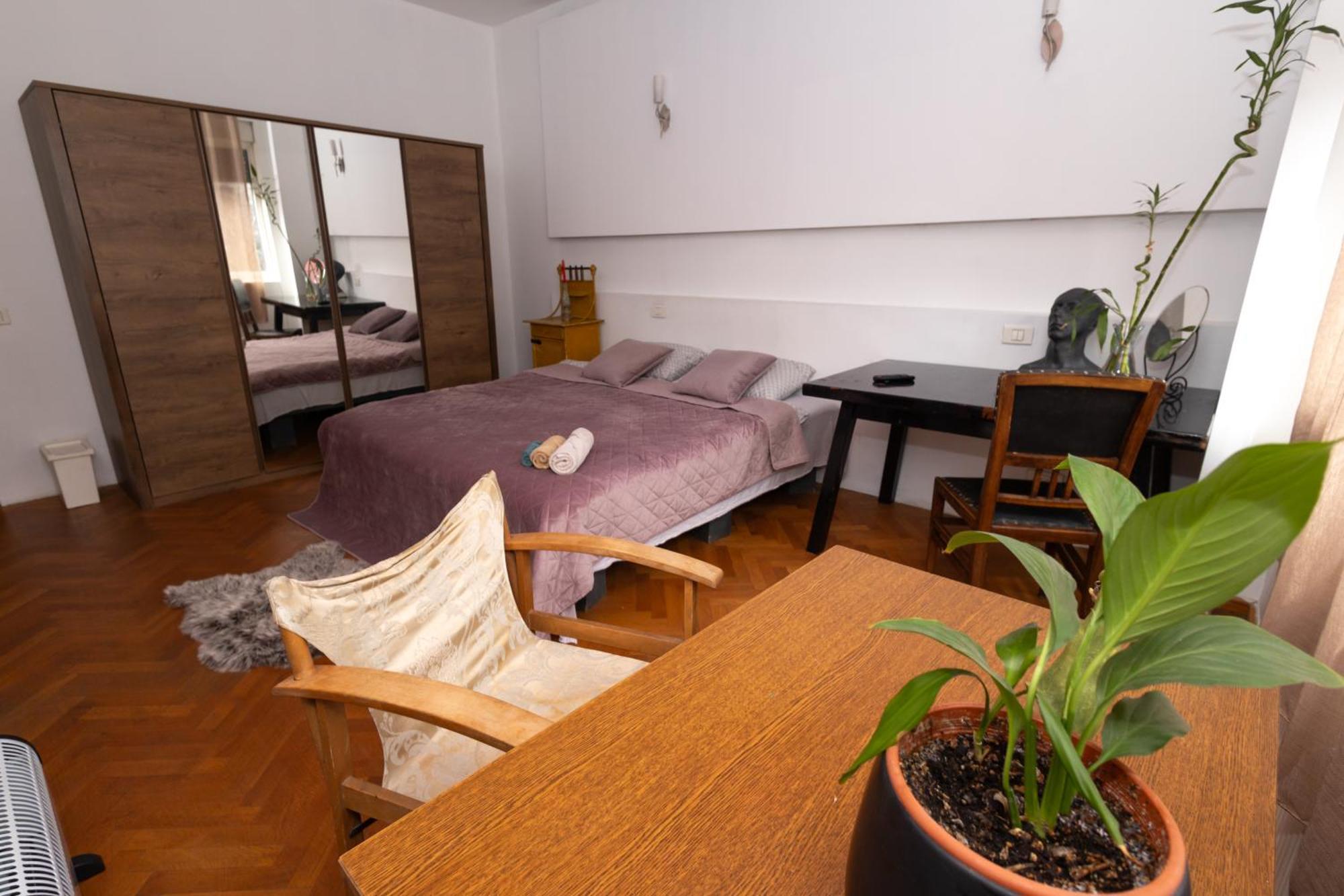 Shared Retro Vintage Luxury Apartment Bucarest Exterior foto